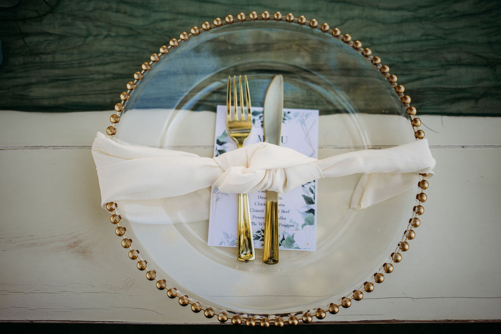 wedding plate setting, wedding reception, cottage wedding venue in gilbert, arizona