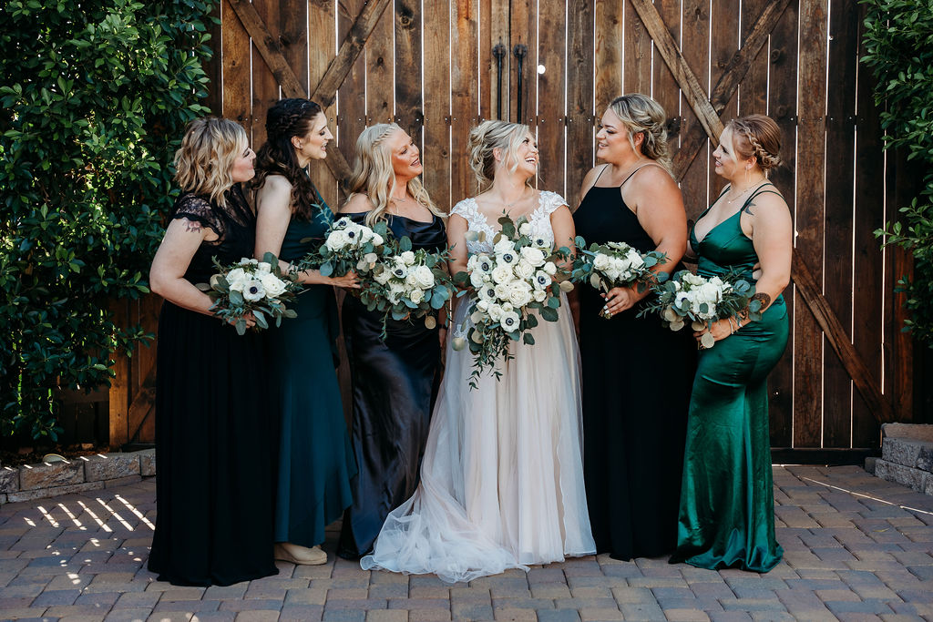 venue at chilleens, arizona wedding photographer, wedding party photos, white poppy bouquet