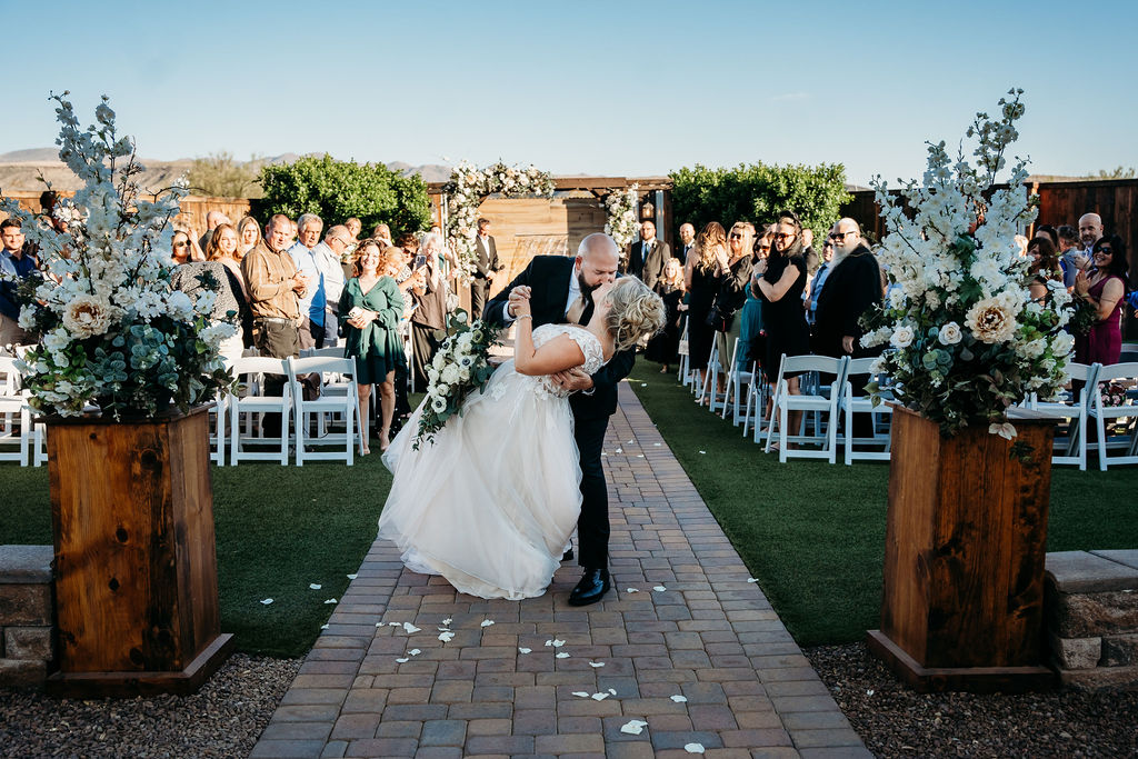 venue at chilleens, arizona wedding photographer, wedding ceremony