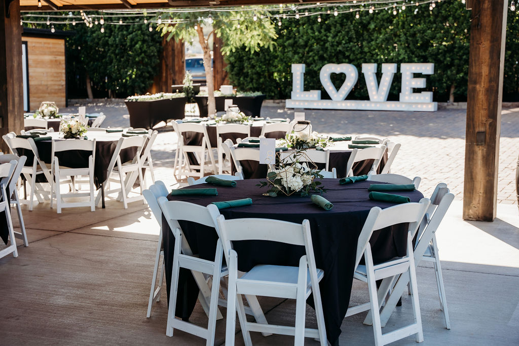 venue at chilleens, arizona wedding photographer, wedding details, black and emerald green linens, love light up sign