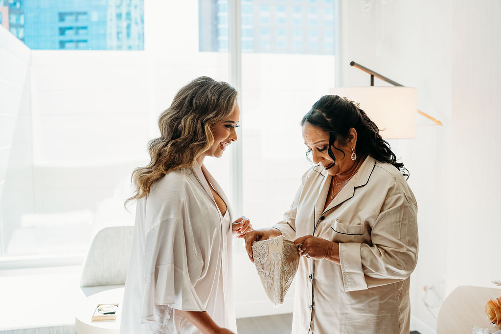 bride getting ready with mom, mother of the bride gift, The Westin Tempe