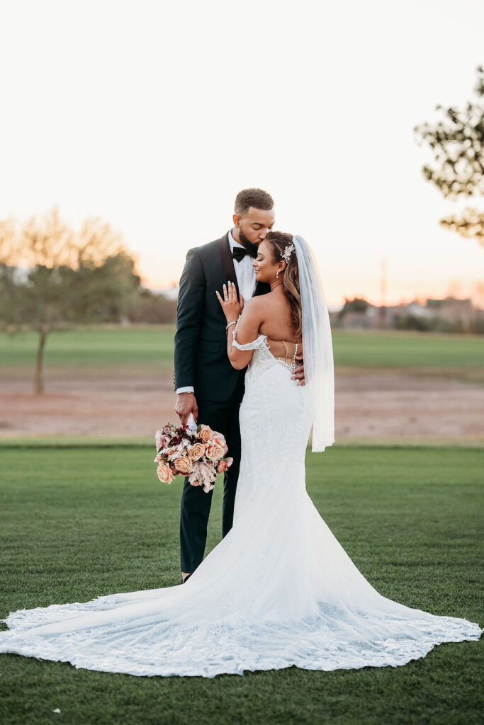 wedding portraits, bride and groom poses, papago golf club, arizona wedding photographer