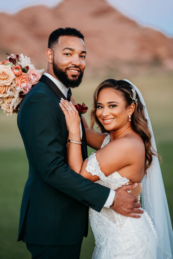 wedding portraits, bride and groom poses, papago golf club, arizona wedding photographer