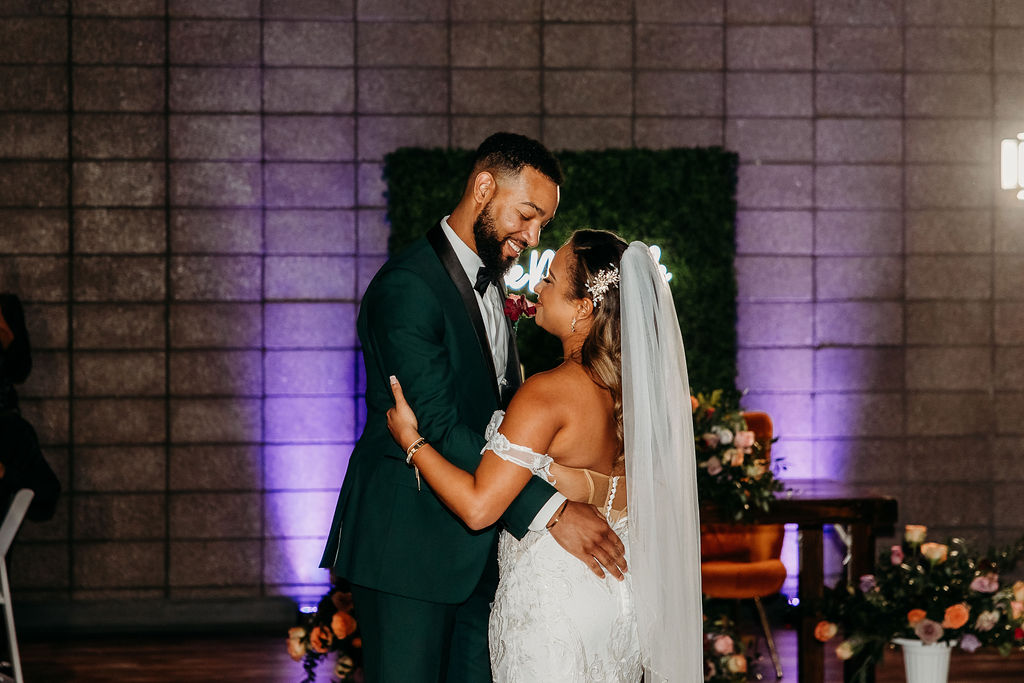 papago golf club wedding reception, arizona wedding photographer, bride and groom first dance