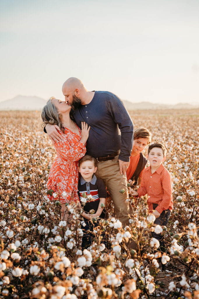 family photo poses, cotton field photos, arizona family photographer