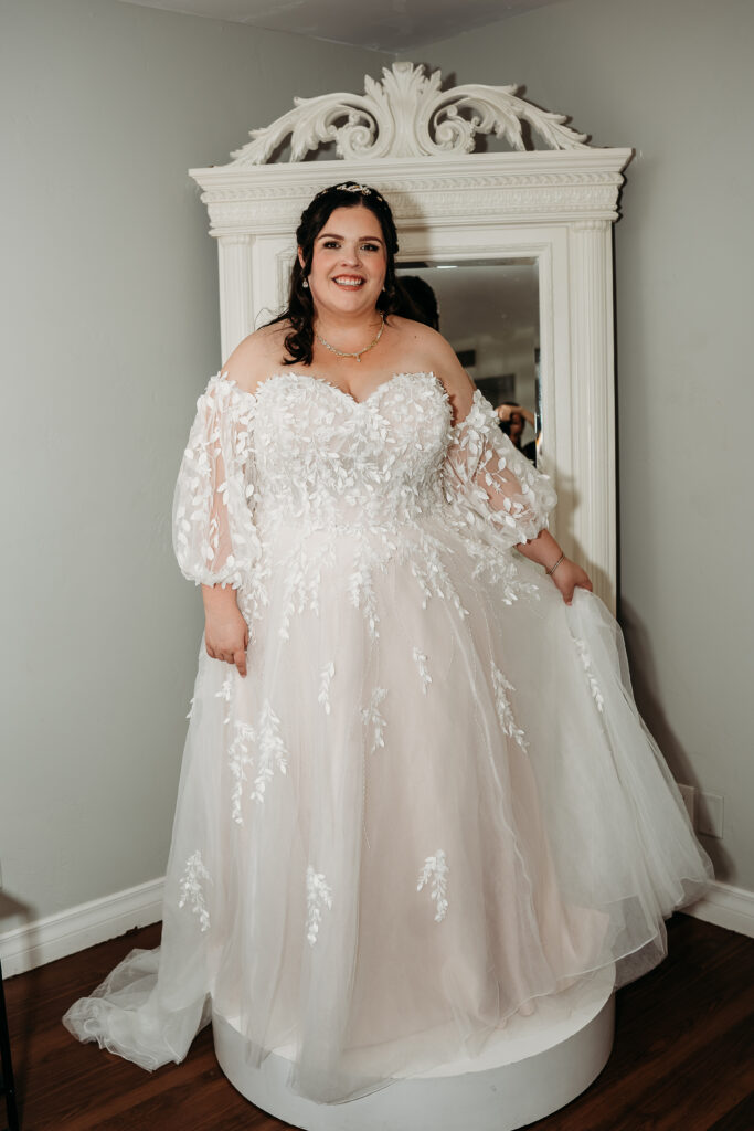 Bride getting ready, arizona wedding photographer. Sweetheart wedding dress with delicate puff shoulder sleeves with intricate leaf details. Bridal portraits