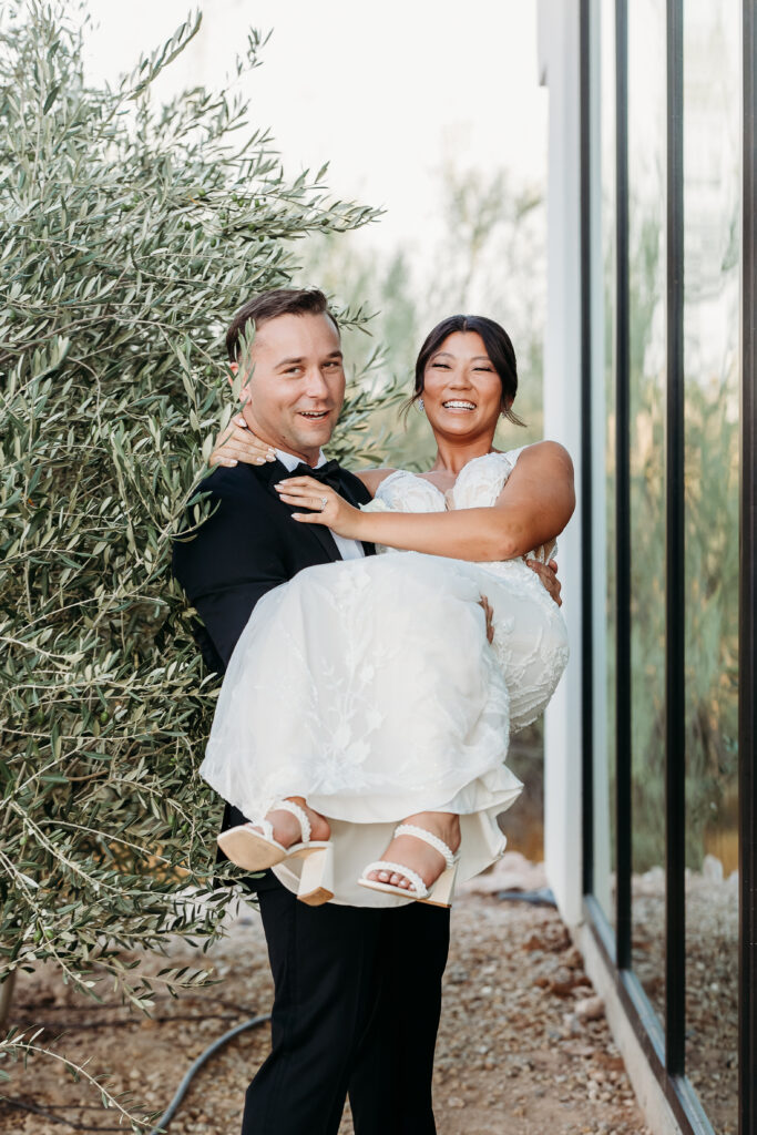 bride and groom posing ideas, bride and groom formal photos