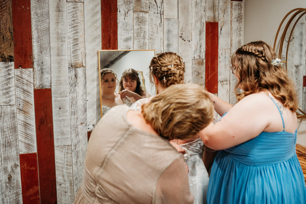 bride getting ready, arizona wedding photographer