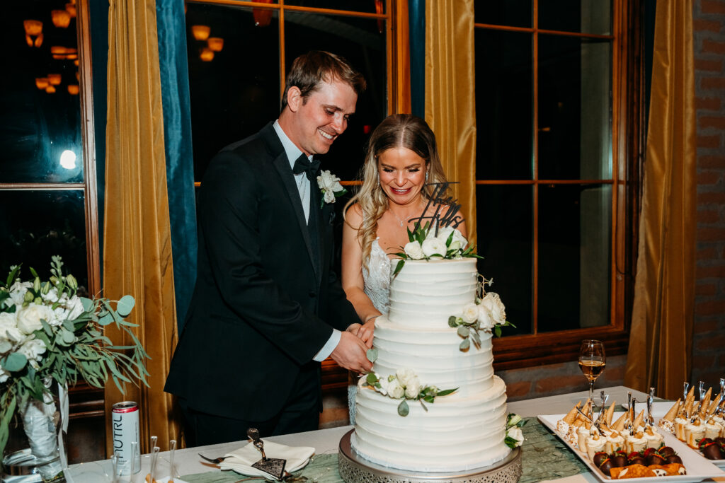 bride and groom cake cutting, arizona wedding photographer