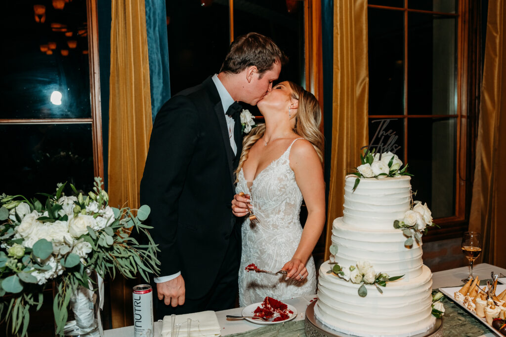 bride and groom kissing at cake cutting, arizona wedding photographer